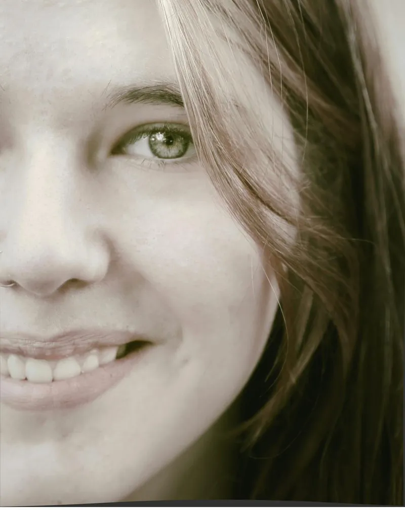 A soft, natural smile with teeth and gum in easy proportion